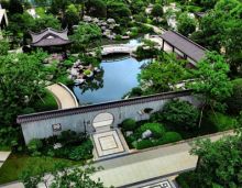 郴州青云和著由华尔、龙泽这两家深耕郴州约20年的本土老牌实力房企携手打造。这两大品牌在郴州市场皆拥有卓越口碑，此次强强联合，发挥出 1 + 1 > 2 的强大品牌效益，为项目品质奠定坚实基础。