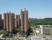 郴州明大&middot;公园九里，私享2200亩公园绿意，以&ldquo;五大核芯价值&rdquo;重新定义城央高品质生活。项目以稀缺的地段、醇熟的配套、高的空间利用率，成就郴州城央人居新标杆。在这里，繁华与自然兼得，品质与舒适共存，理想生活，由此启幕。