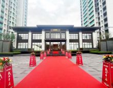 株洲云裕山河颂6月15日盛大开盘，以两梯两户中式低密小高层产品，携二中北校区优教、双公园生态景观与完善配套，为株洲敬献一座"优型"生活主场。云裕山河颂的首开告捷，既是市场对纯改善产品力的高度认可，更是株洲城市精英对理想生活的美好向往。销控表上持续飘红的数字，正在书写这座人居标杆的全新篇章。在这片承载株洲未来的热土上，云裕山河颂正以经得起时间检验的品质，为城市缔造值得典藏的人居范本。