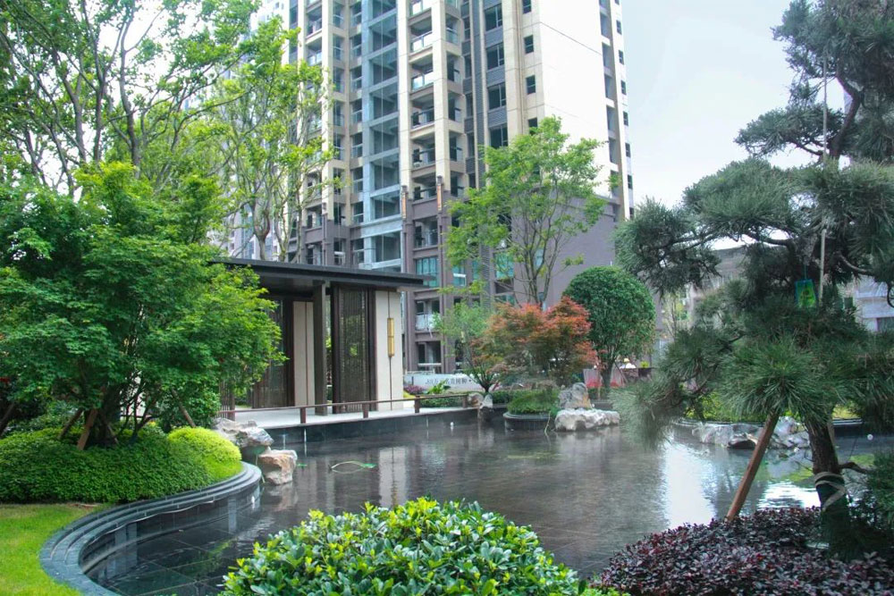 郴州市楚鑫顺熙园位于郴州市北湖区寒溪路78号,咨询电话4000-736-088转2800,项目总用地面积23439.7平方米,总建筑面积108000平方米,有关郴州楚鑫顺熙园房价,位置,户型图及相关评价等详情尽在好房汇